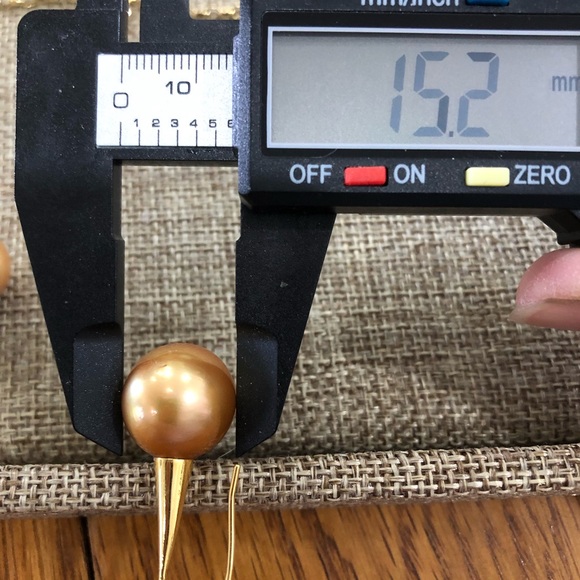 Authentic over 15mm South Sea Pearl Gold in 14k solid gold settings. - Picture 4 of 6